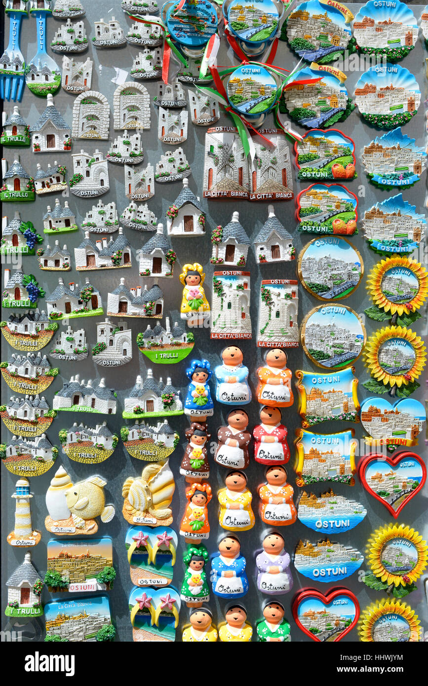 Souvenirs, Kitsch, Kühlschrank-Magnete, Ostuni, Apulien, Italien Stockfoto