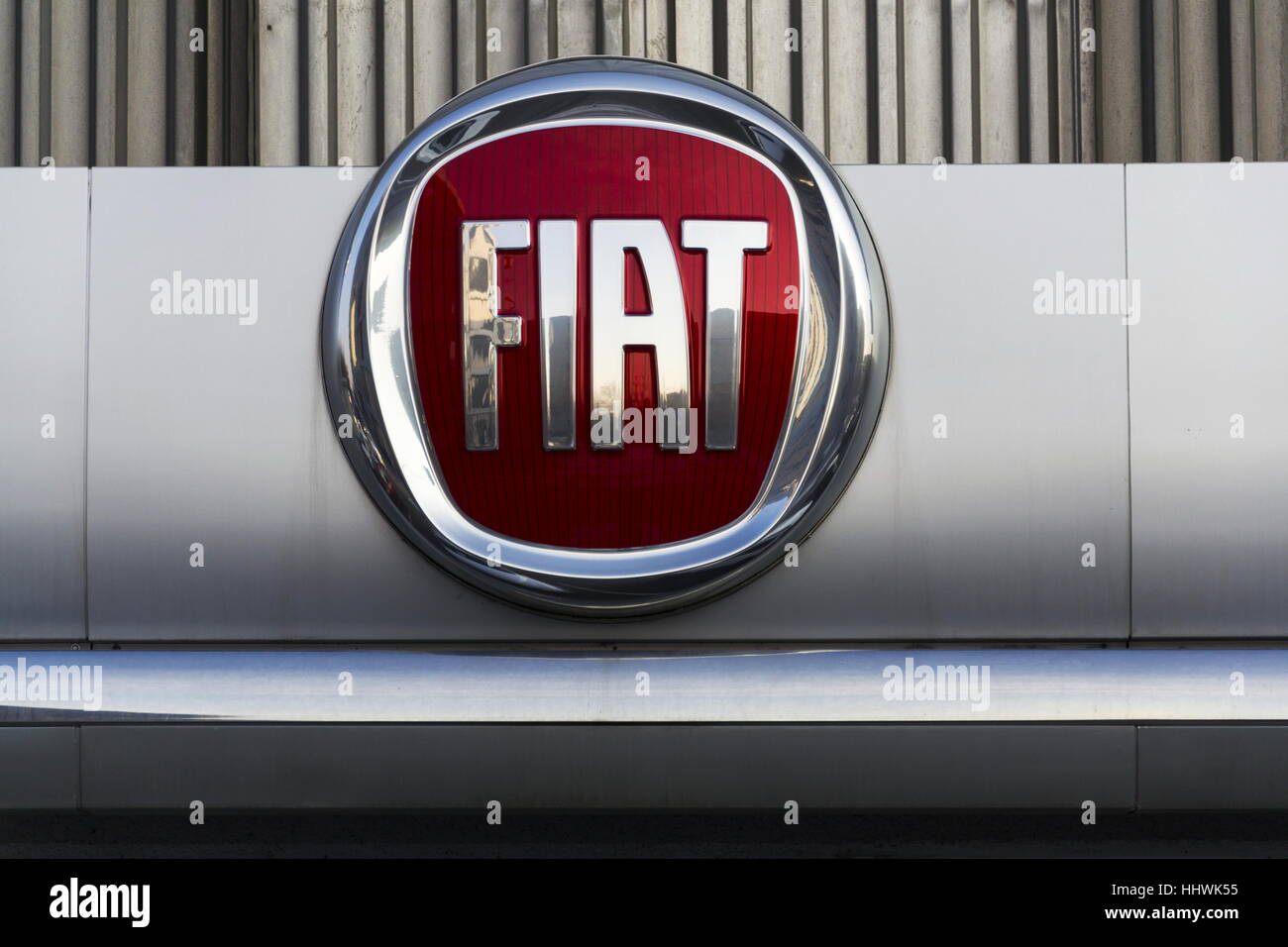 Prag, Tschechische Republik - 20 Januar: Fiat Gruppe Firmenlogo auf Autohaus Gebäude auf 20. Januar 2017 Stockfoto
