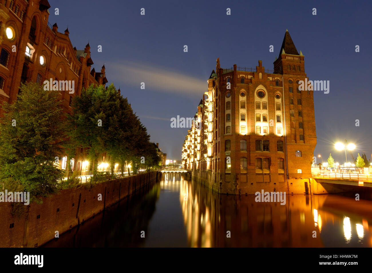 Beleuchtung in der Nacht auf den Speicher-City, Hamburg, Deutschland Stockfoto