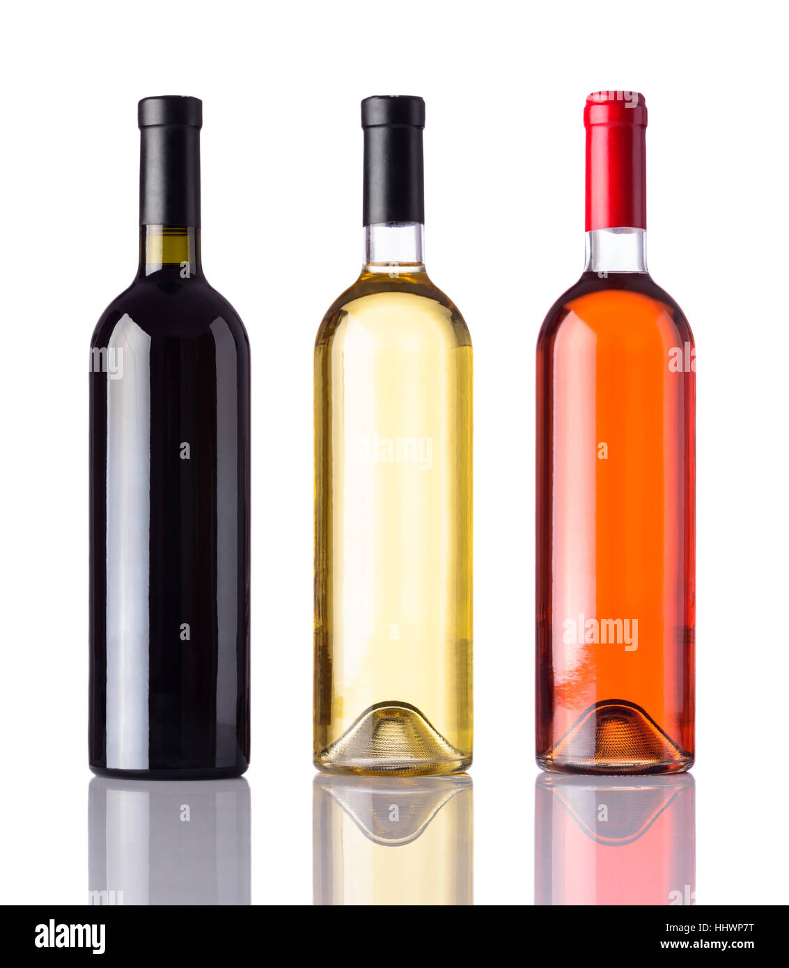 Verschiedene Flaschen Wein isoliert auf weißem Hintergrund. Weiß, Rose und Rotwein. Stockfoto