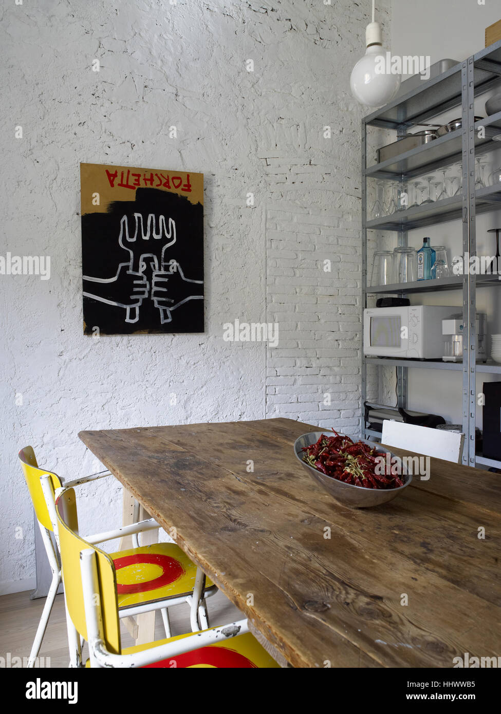 Einrichtung einer modernen Küche in einem Haus in Italien Stockfoto