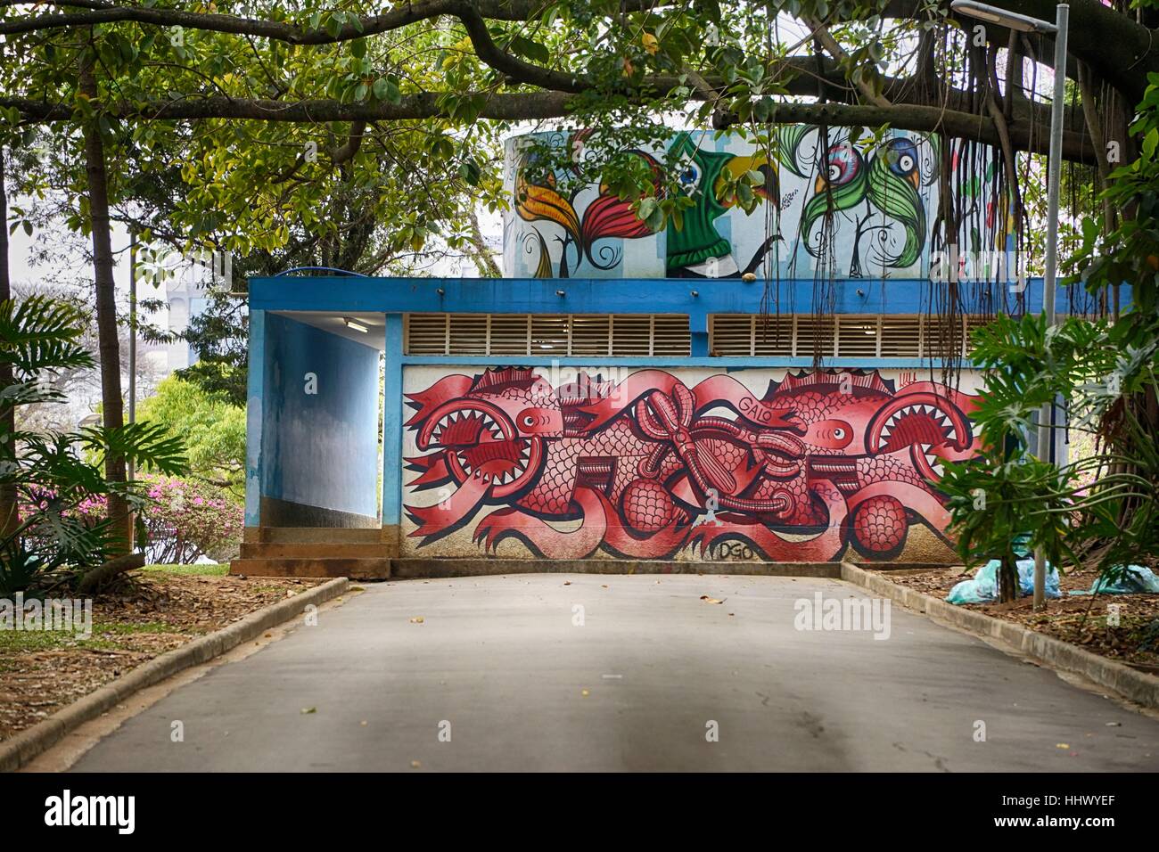Kunst am Gebäude im Ibirapuera-Park Stockfoto