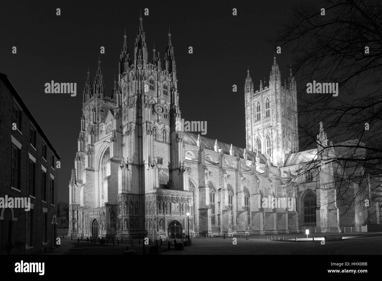 Am Abend Dämmerung Blick auf den Westen und Süden Erhebungen der Kathedrale von Canterbury, Grafschaft Stadt Canterbury, Kent, England, UK Stockfoto