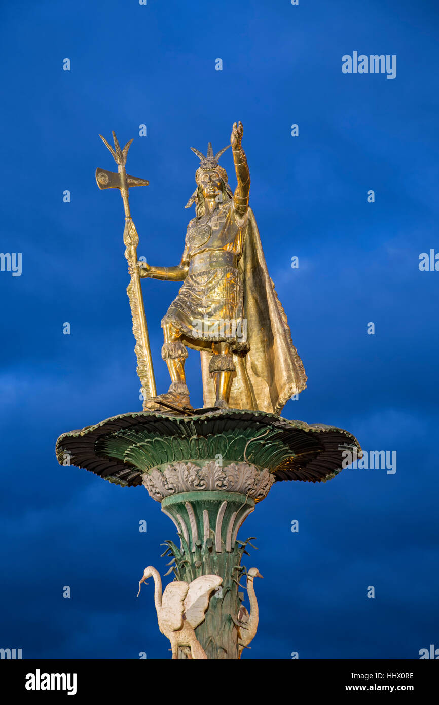 Skulptur von Pachacutec Inka, Plaza de Armas, Cusco, Peru Stockfoto