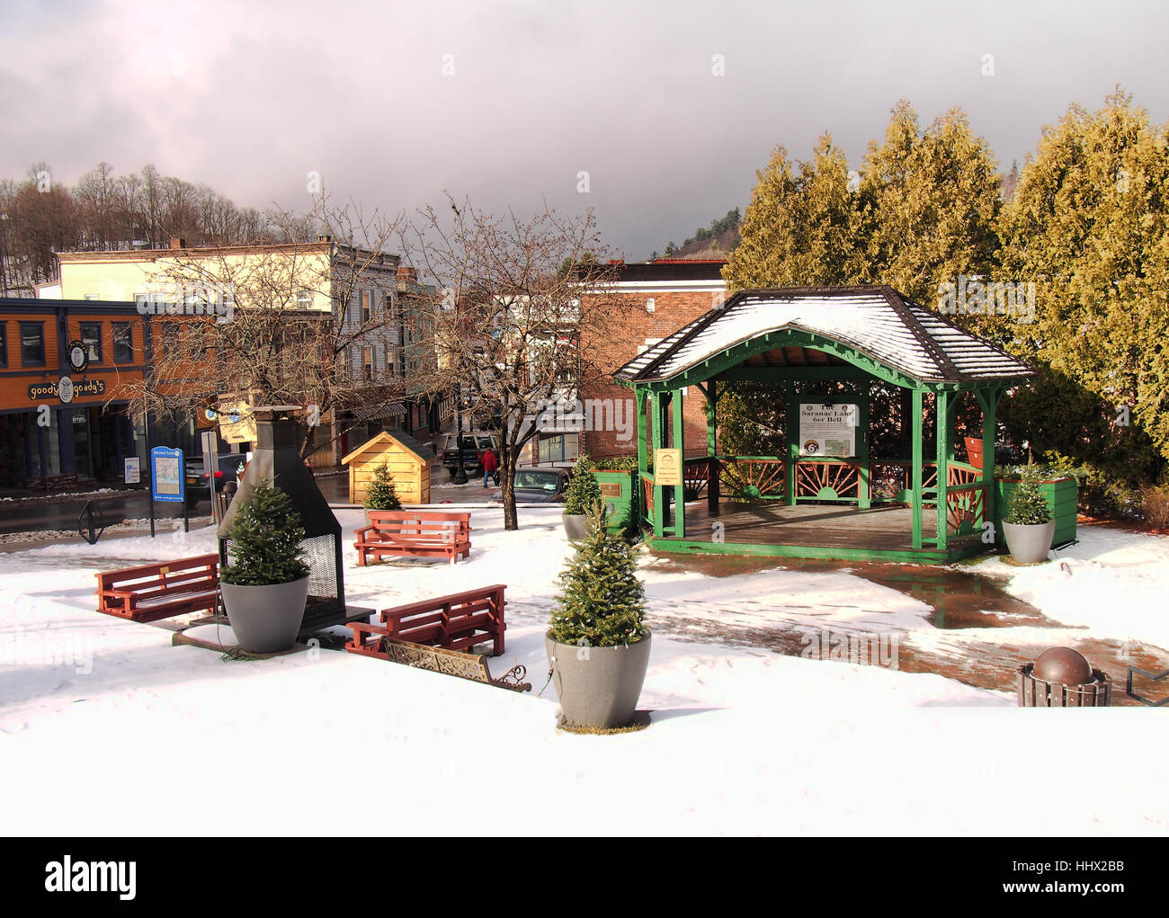 Saranac Lake, New York, USA. 19. Januar 2017. Das schöne kleine Dorf Saranac Lake, New York, von der öffentlichen Straße erschossen Stockfoto