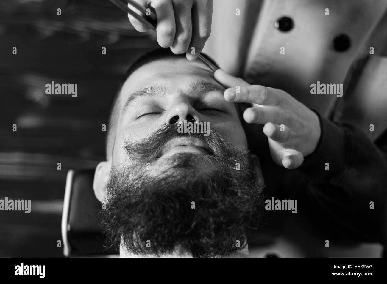 Bärtiger Mann In Barbershop Stockfoto