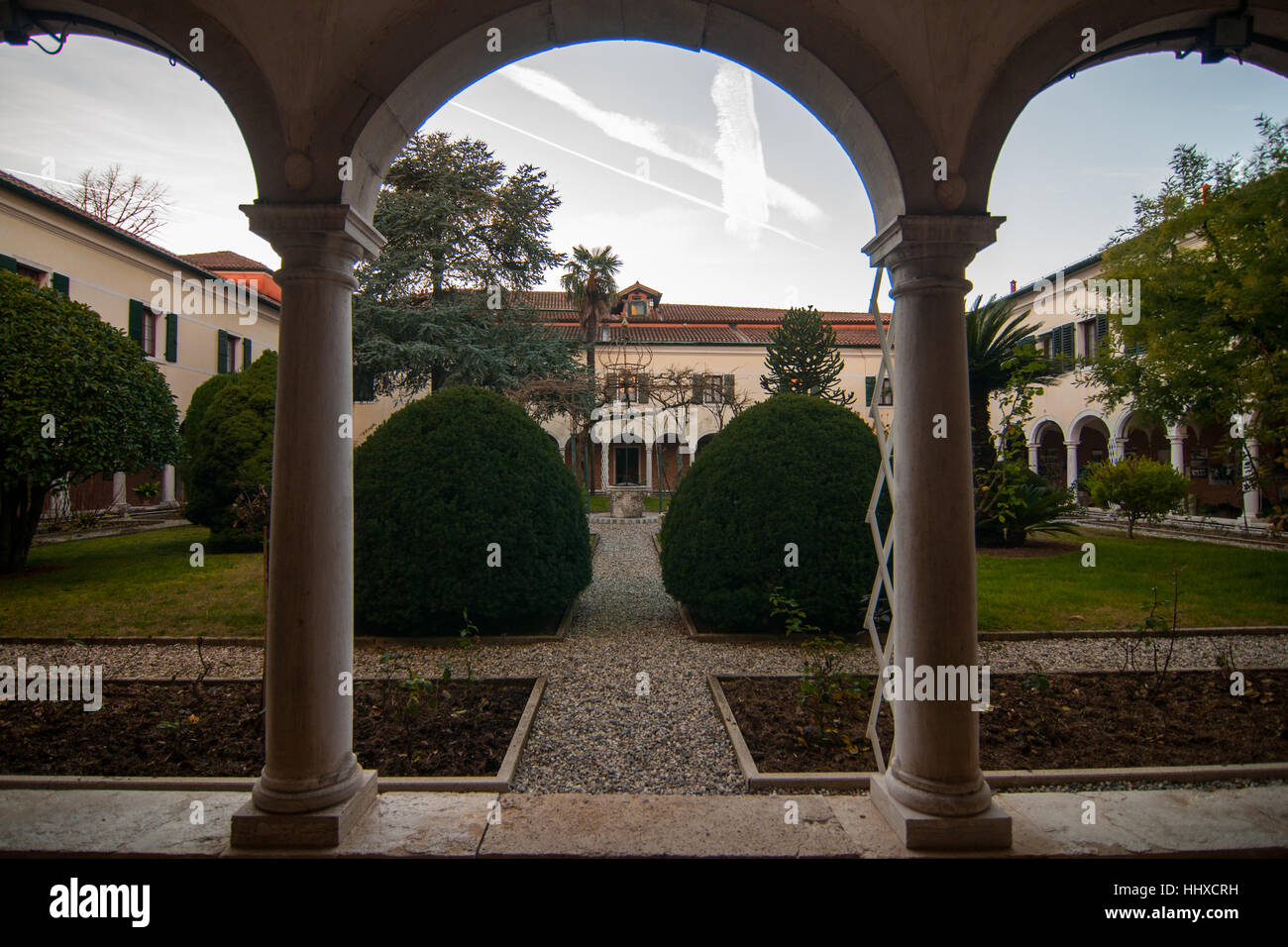 Die interne Kreuzgang des Klosters auf der Insel "San Lazzaro von Armeni" in Venedig, die Gastgeber eines der ersten Zentren in der Welt der armenischen Kultur Stockfoto