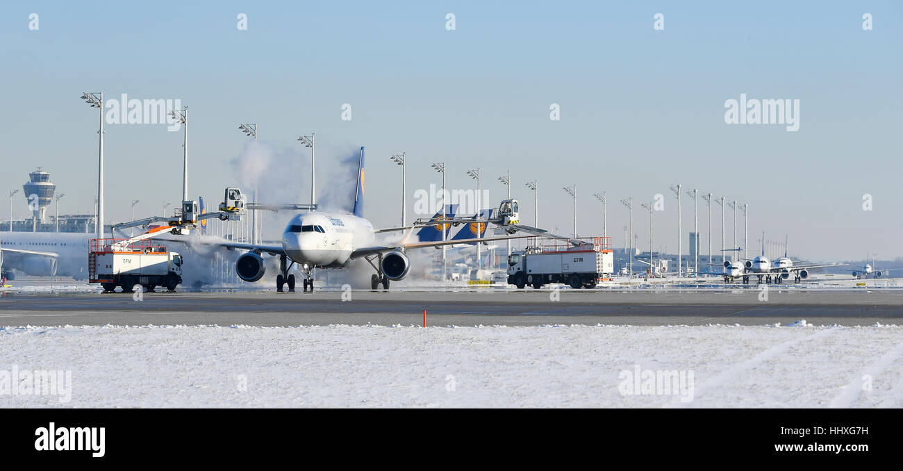 Lufthansa, Airbus, A 321, Winter, Schnee, Eis, Eis, kalt, Wetter, Enteisung von Flugzeugen, Enteisung, de-icing, Flughafen München, München Stockfoto