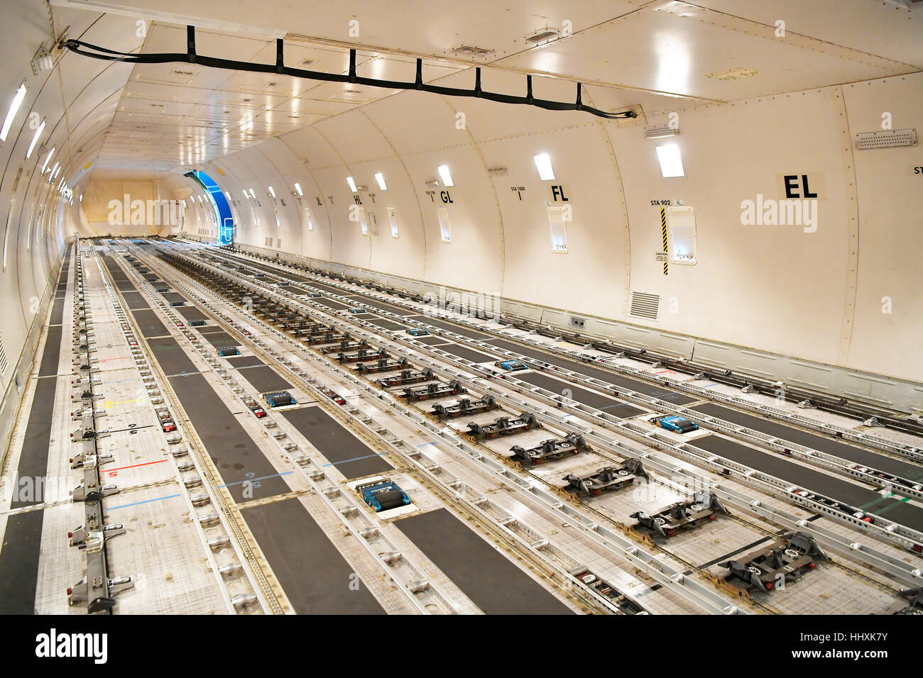 FREIGTH, Fracht, Fläche, Raum, Raum, Station, Flugzeug, Flugzeuge, Frachter, Schienen, Halter, Container, box, laden, Boeing B-747 Stockfoto