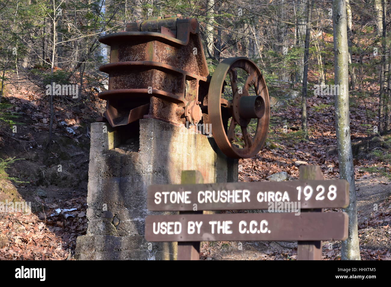 Antique Stone Crusher verwenden, indem die C.C.C. im Jahre 1928 Stockfoto