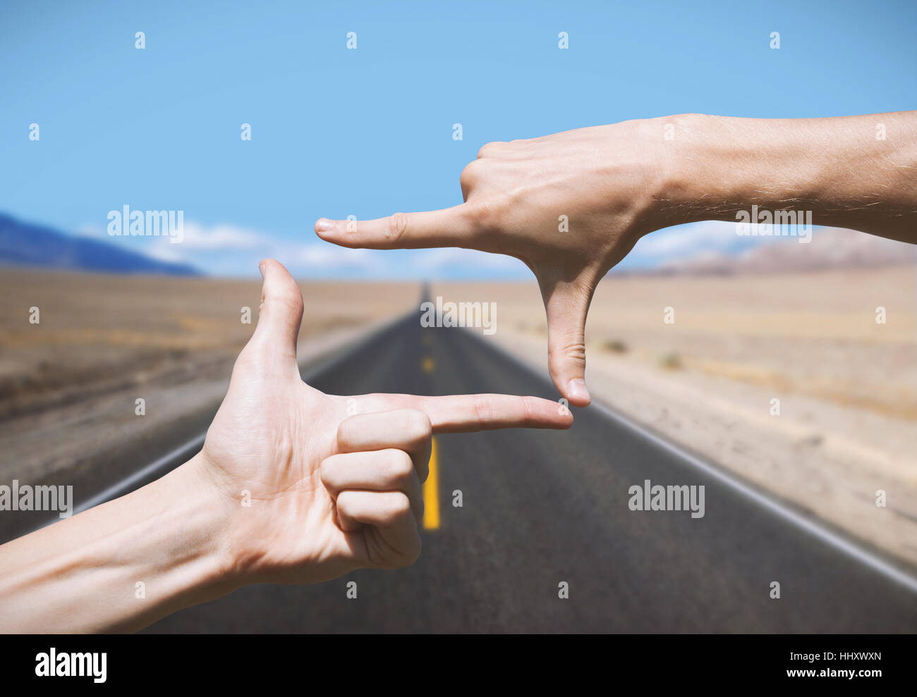 Kompositionsframes mit Straße auf Hintergrund Stockfoto