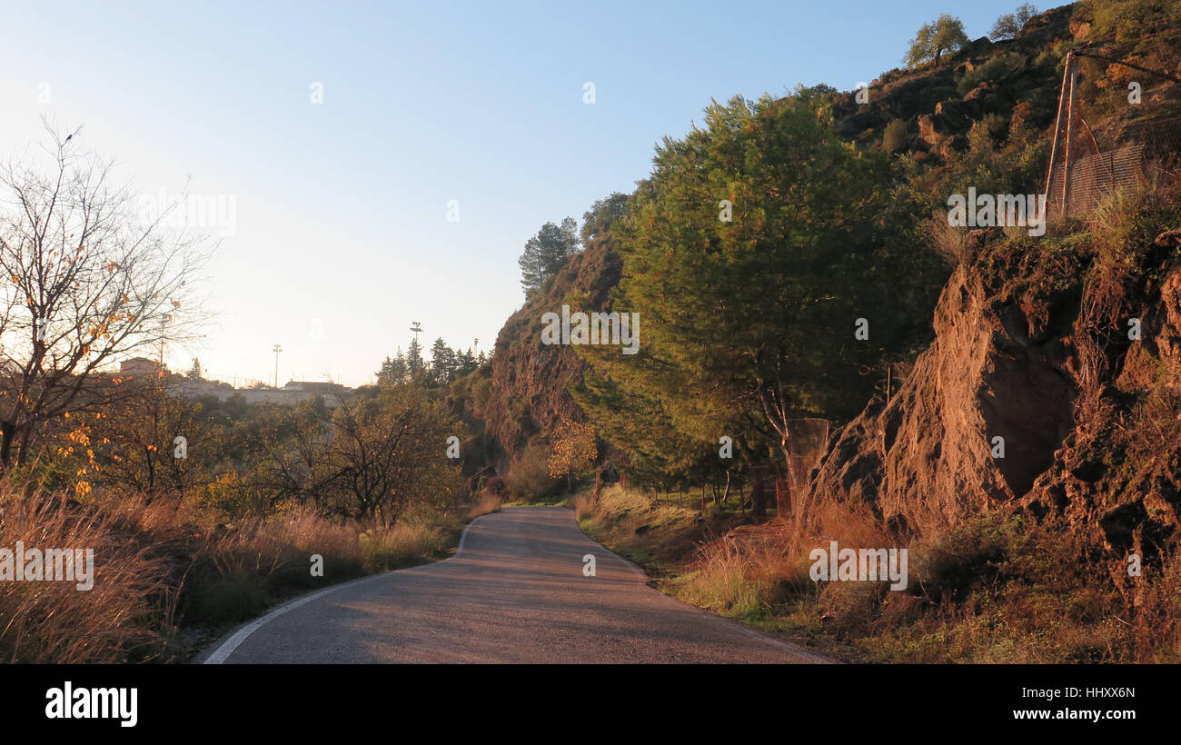 Hügeligen windigen Landstraße in Alora Landschaft, Andalusien Stockfoto