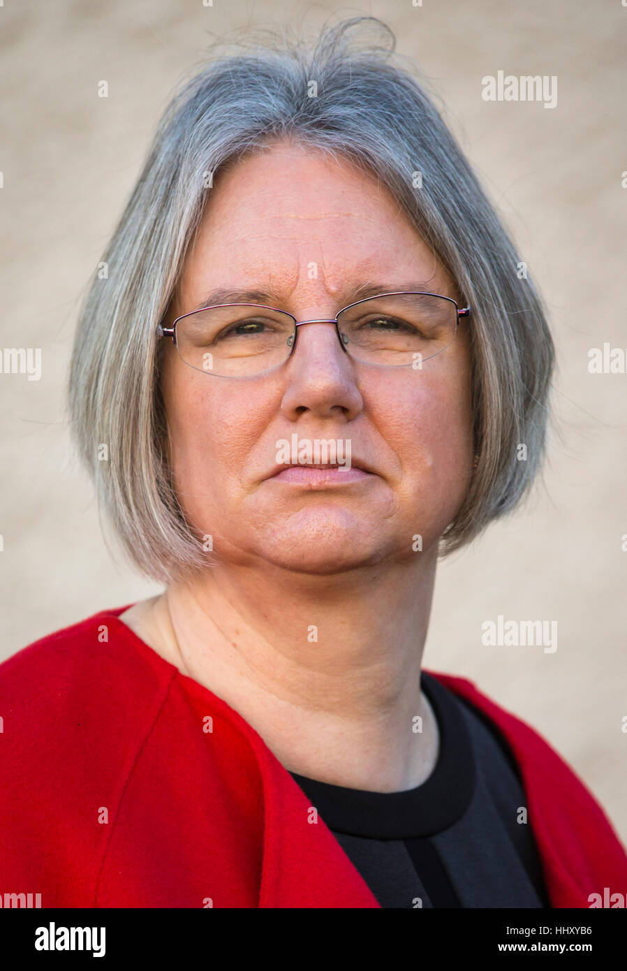 Arbeitsrechtlichen Kandidat für die Nachwahl Copeland Gillian Troughton auf Wahlkampftour in Whitehaven, Cumbria. Stockfoto