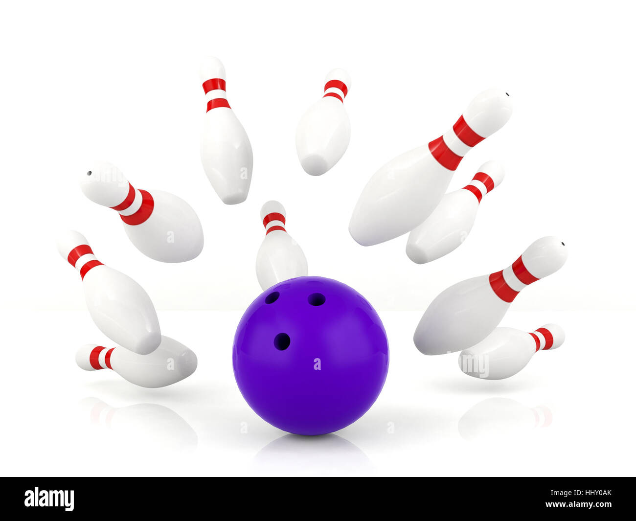 Ball krachte in die Bowling-pins Stockfoto