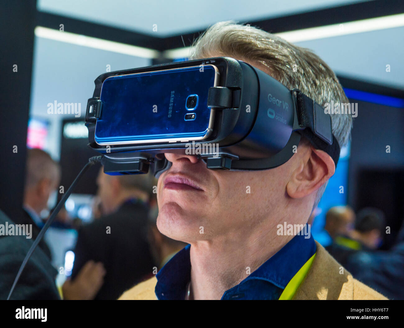 LAS VEGAS - JAN 08: Virtual-Reality-Demonstration auf der Samsung-Stand auf der CES in Las Vegas auf Anzeigen 8. Januar 2017, CES ist die weltweit führende c Stockfoto