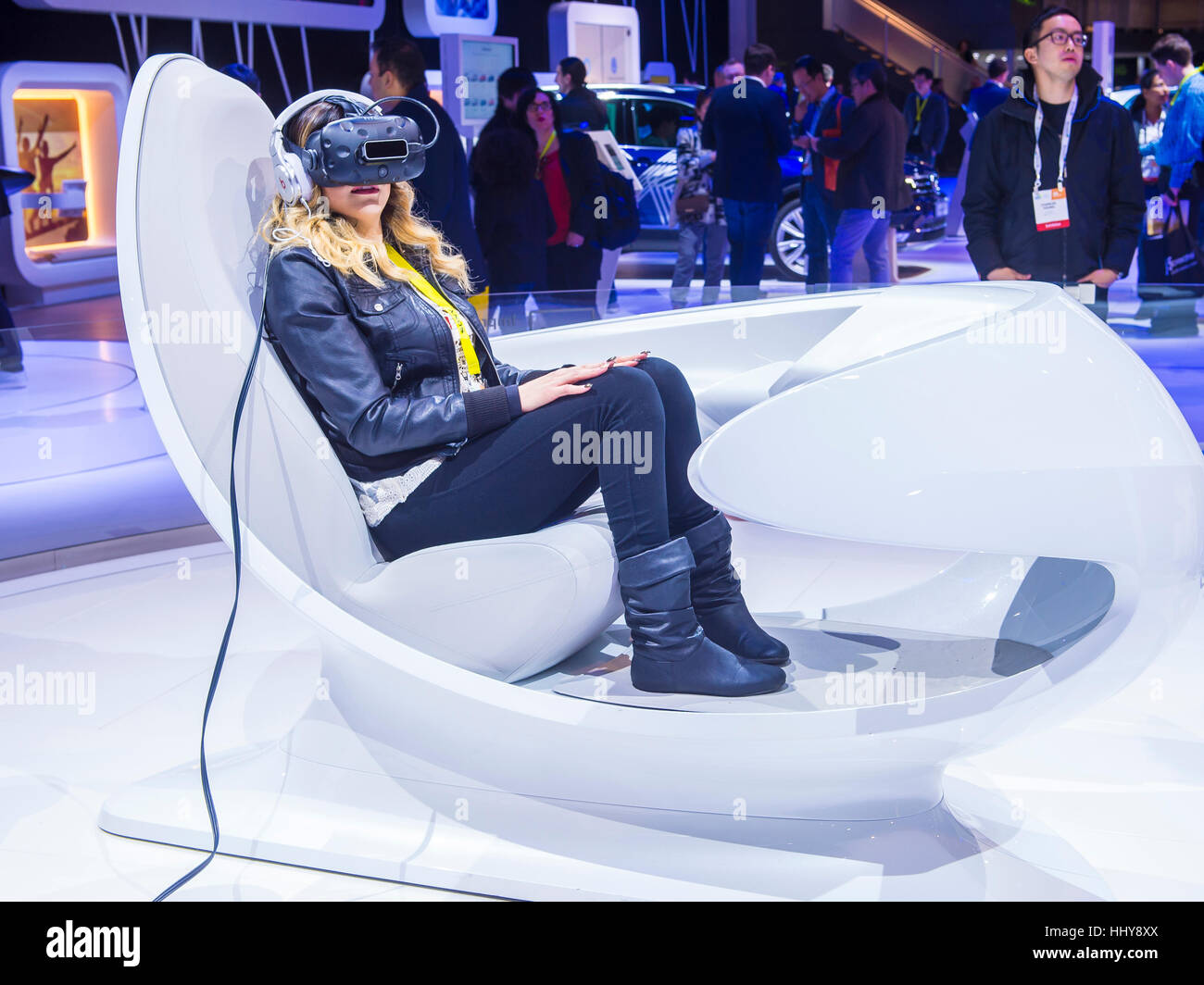 Virtual Reality-Demonstration am Volkswagen-Stand auf der CES Show in Las Vegas, Navada Stockfoto