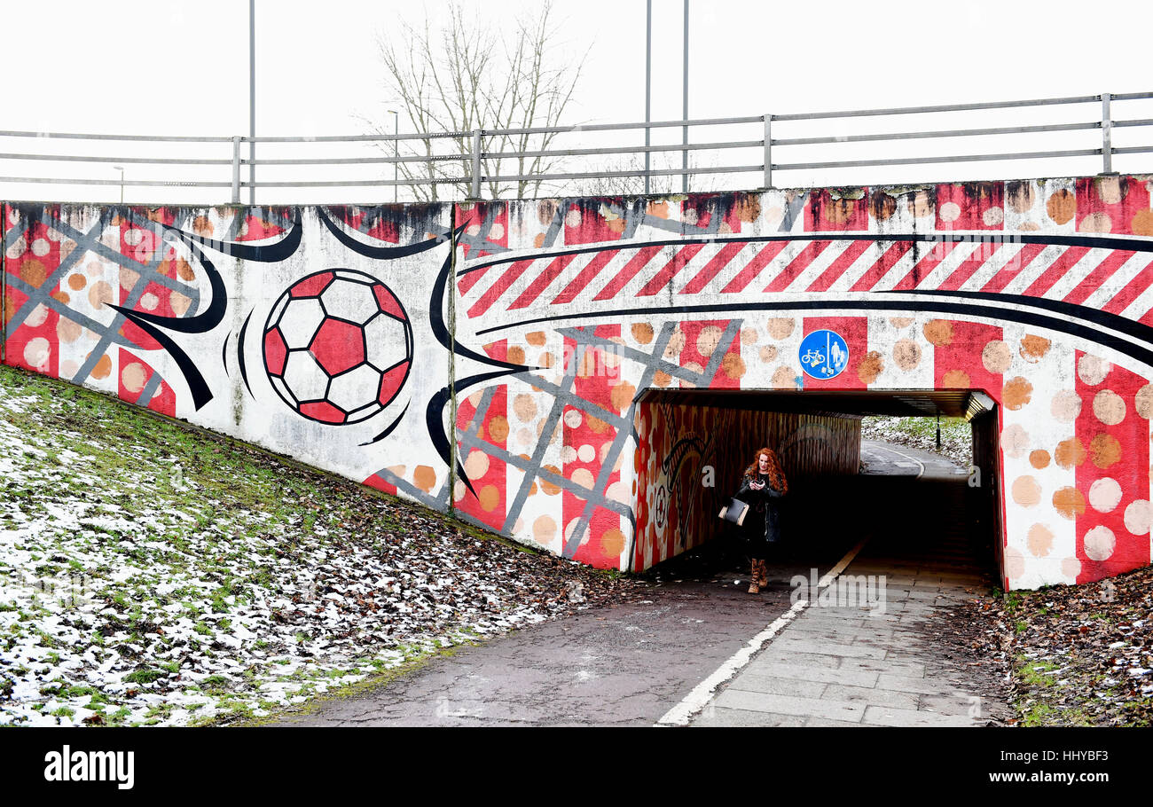 Straße Unterführung von Crawley Fußballverein in Sussex UK Stockfoto