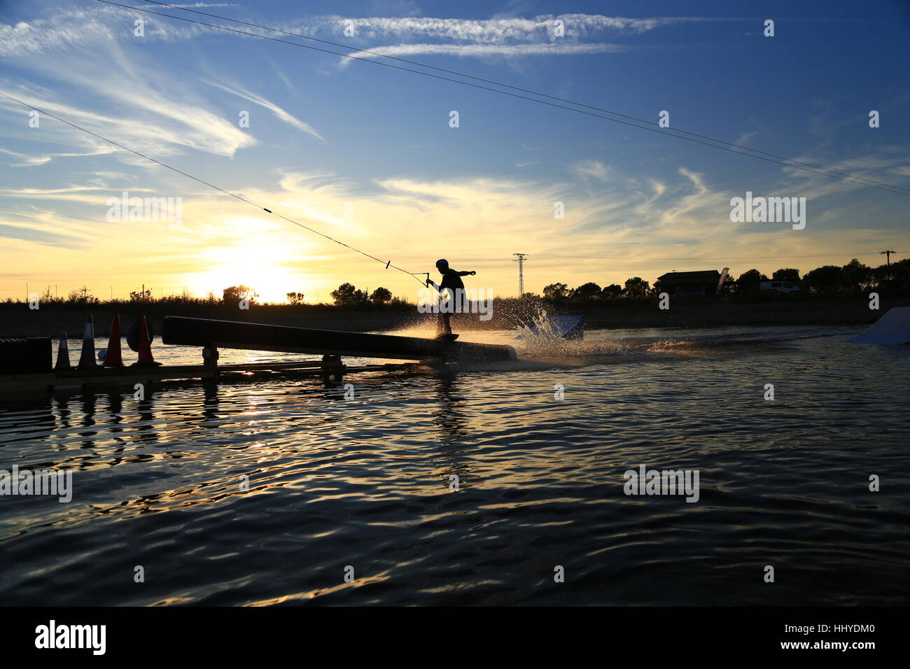 Sonnenuntergang Wakeboard-Sitzung im Alpipark. Stockfoto