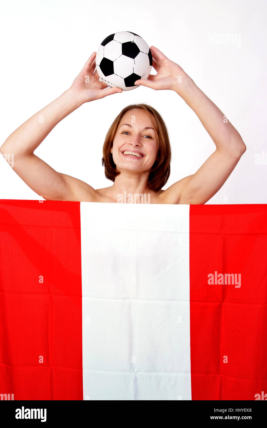 Frau mit Fußball und österreichische Flagge Stockfoto