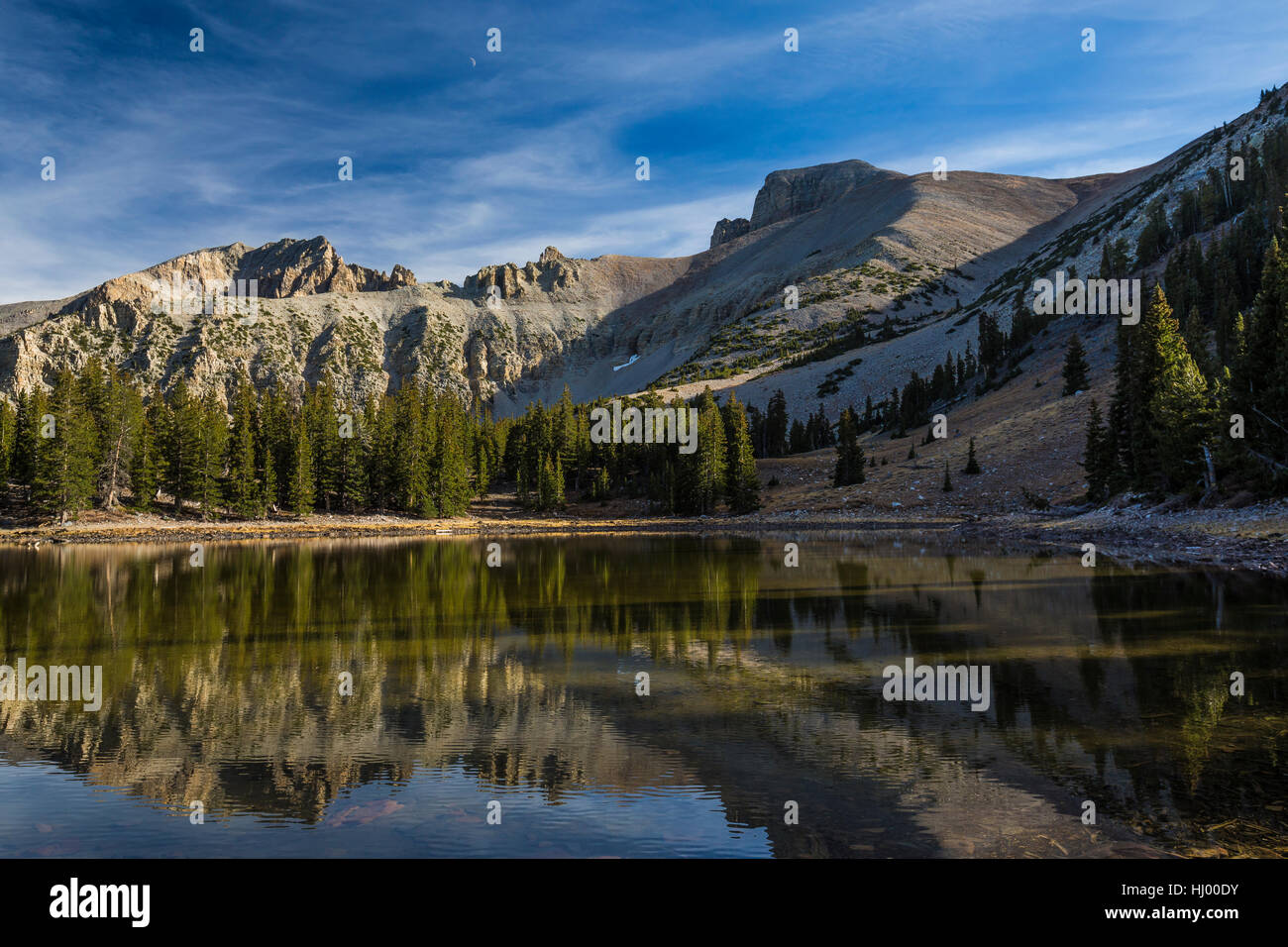 Stella Lake, ein subalpiner See inmitten Urstromtal unter Wheeler Peak entlang der alpinen Seen Loop Trail in die Schlange Range of Great Basin Na Stockfoto