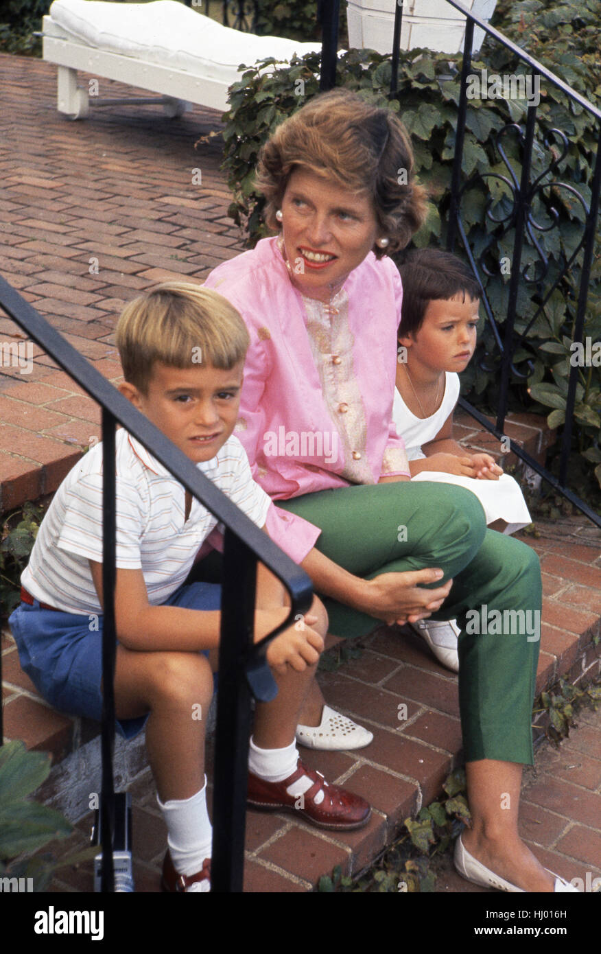 Eunice Kennedy Shriver mit Bobby und Maria Shriver, 1959 Stockfoto