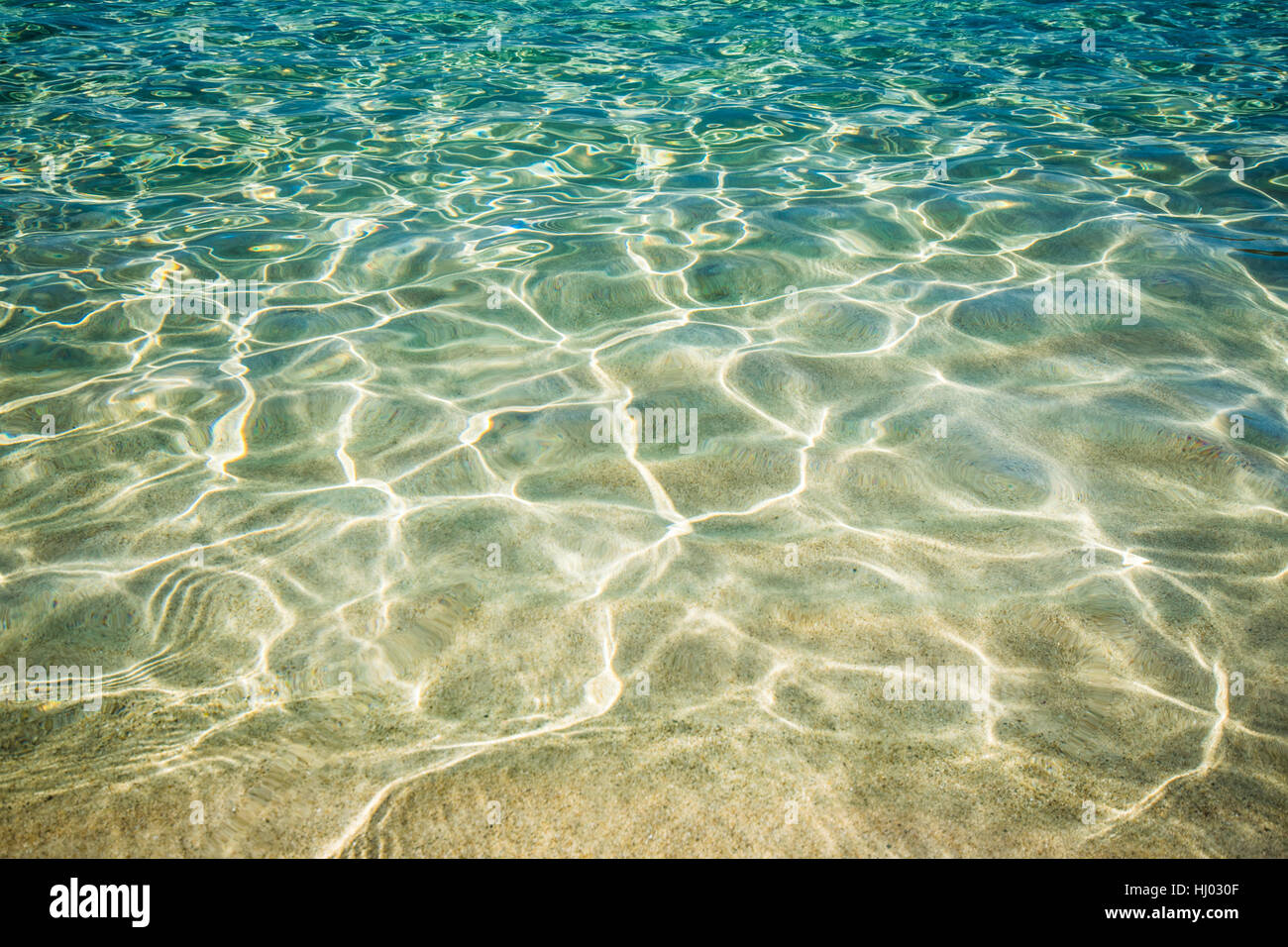 Transparente Meer und kristallklare Wasser der Insel Sardinien, Italien. Stockfoto