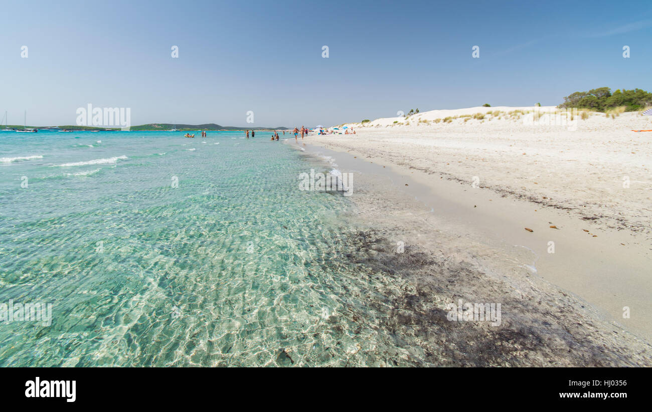 Transparente Meer und kristallklare Wasser der Insel Sardinien, Italien. Stockfoto