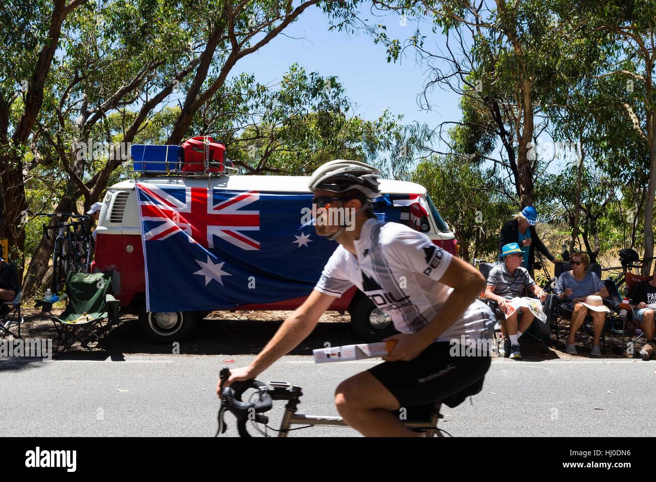 Adelaide, South Australia, Australien. 21. Januar 2017. Aussie Flagge auf VW-Combo auf Willunga Hill, 5. Etappe der Tour Down Under, Australien am 21. Januar 2017 Credit: Gary Francis/ZUMA Draht/Alamy Live News Stockfoto
