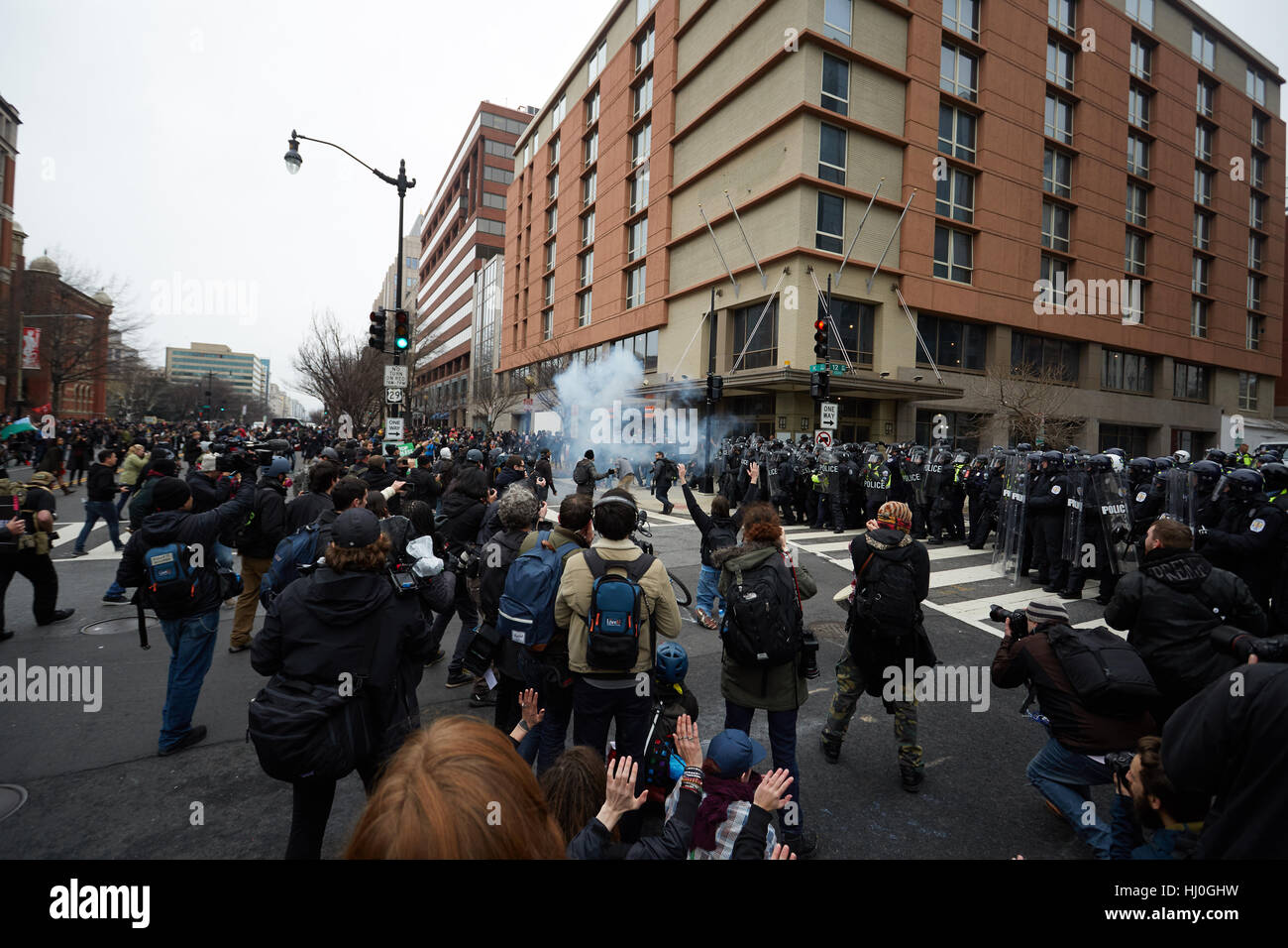 Washington DC, USA. 20. April 2017.  Demonstranten der Amtseinführung des Präsidenten in Washington DC. Miki Joven/Alamy Live-Nachrichten Stockfoto