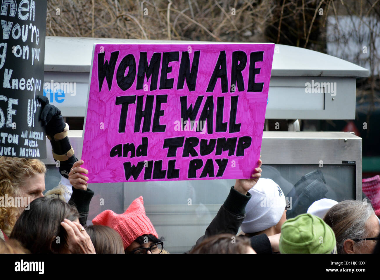 New York, USA. 20. Januar 2017. Menschen auf dem Marsch der Frauen in New York City. Bildnachweis: Christopher Penler/Alamy Live-Nachrichten Stockfoto