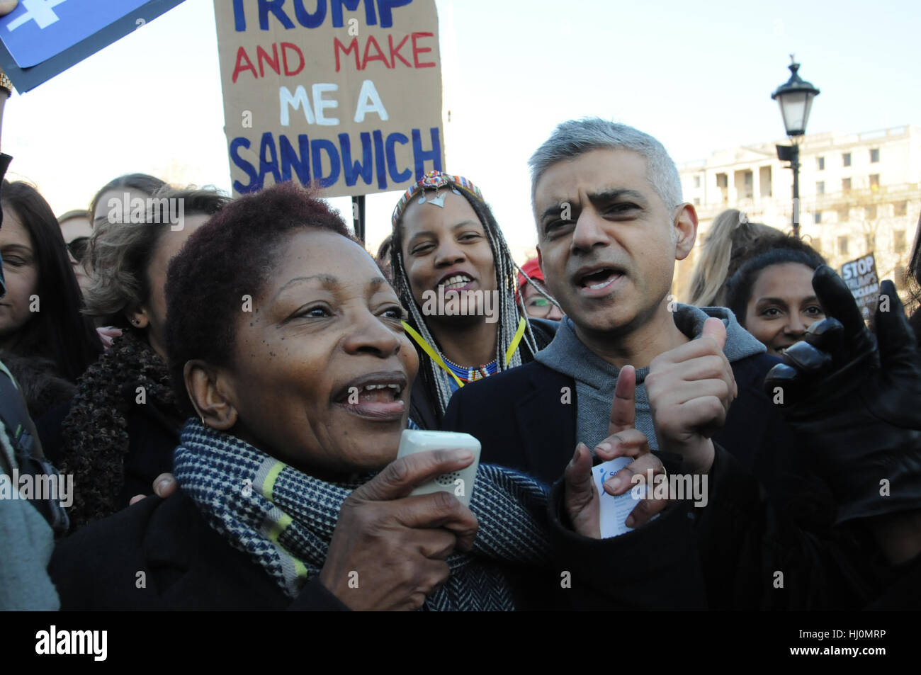 London, UK. 21. Januar 2017. Schriftsteller BonnIe Greer und London Bürgermeister Sadiq Khan, geben ihre Unterstützung bis 2017 London Women es März, am Trafalgar Square. Bildnachweis: Dario Earl/Alamy Live-Nachrichten Stockfoto