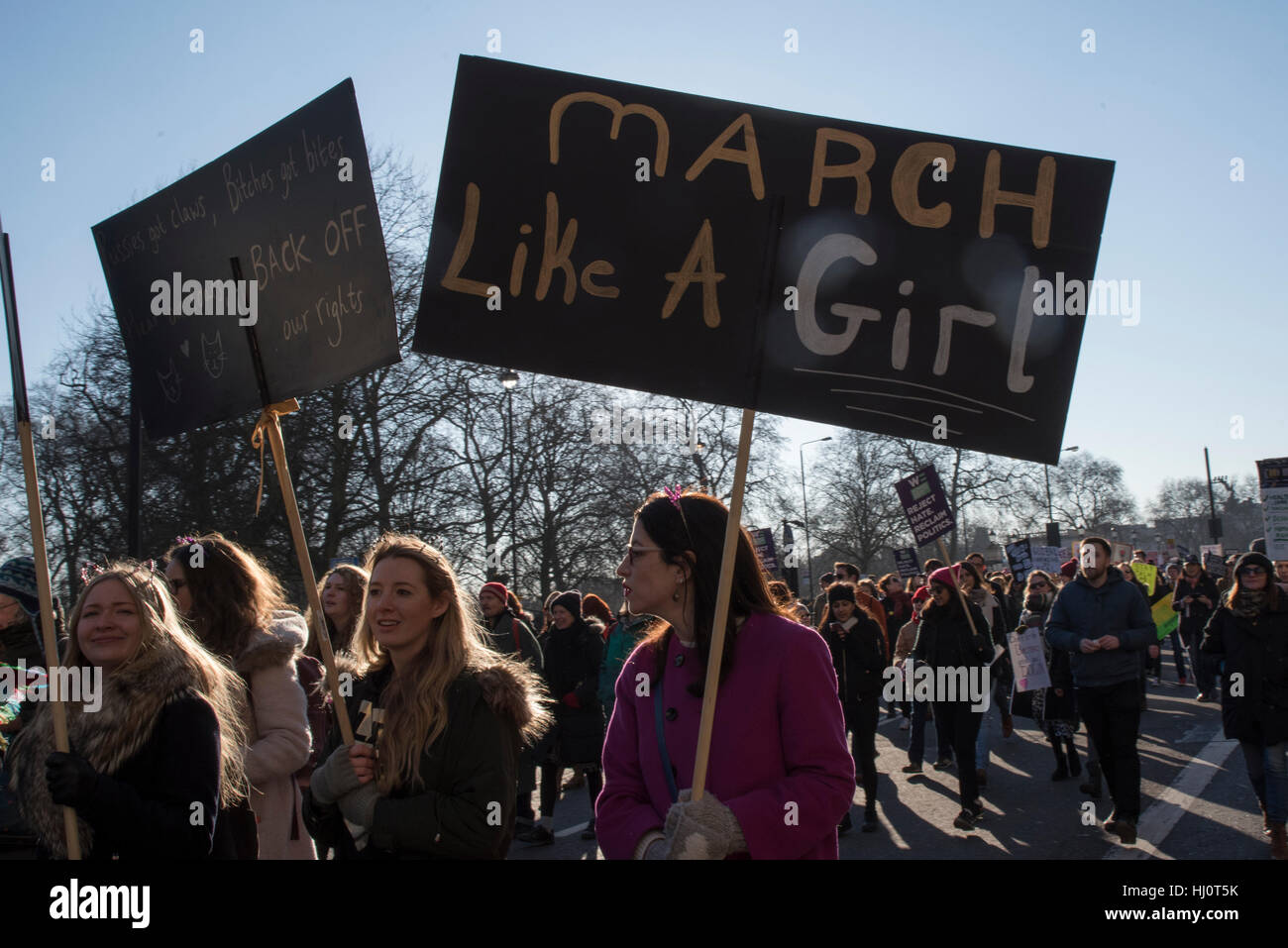 Frauen protestieren im Namen des #heforshe bei den Damen-Marsch auf London am 21. Januar 2017. Stockfoto