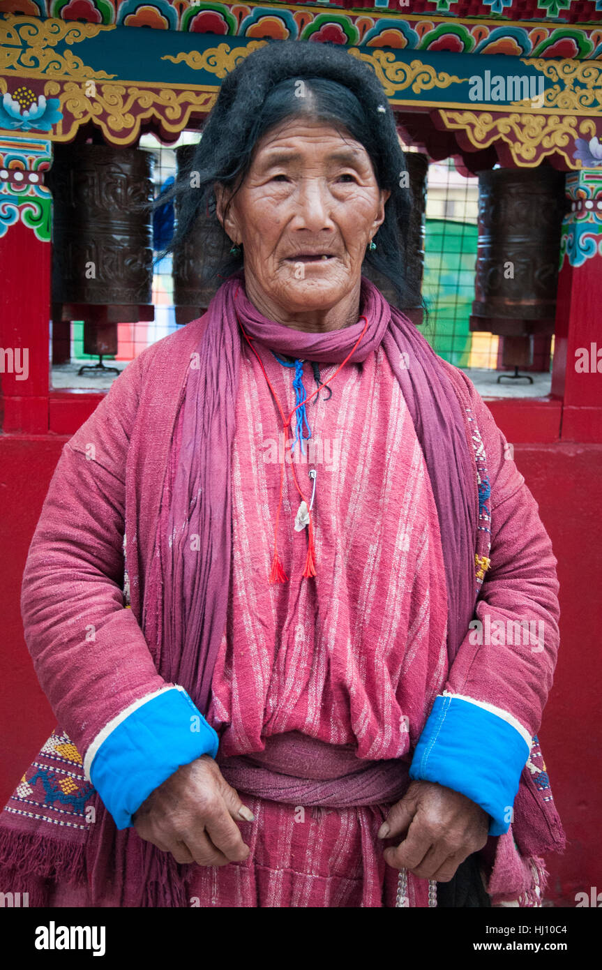 Porträt einer Frau aus der Monpa in Tawang, Arunachal Pradesh, Nordostindien Stockfoto