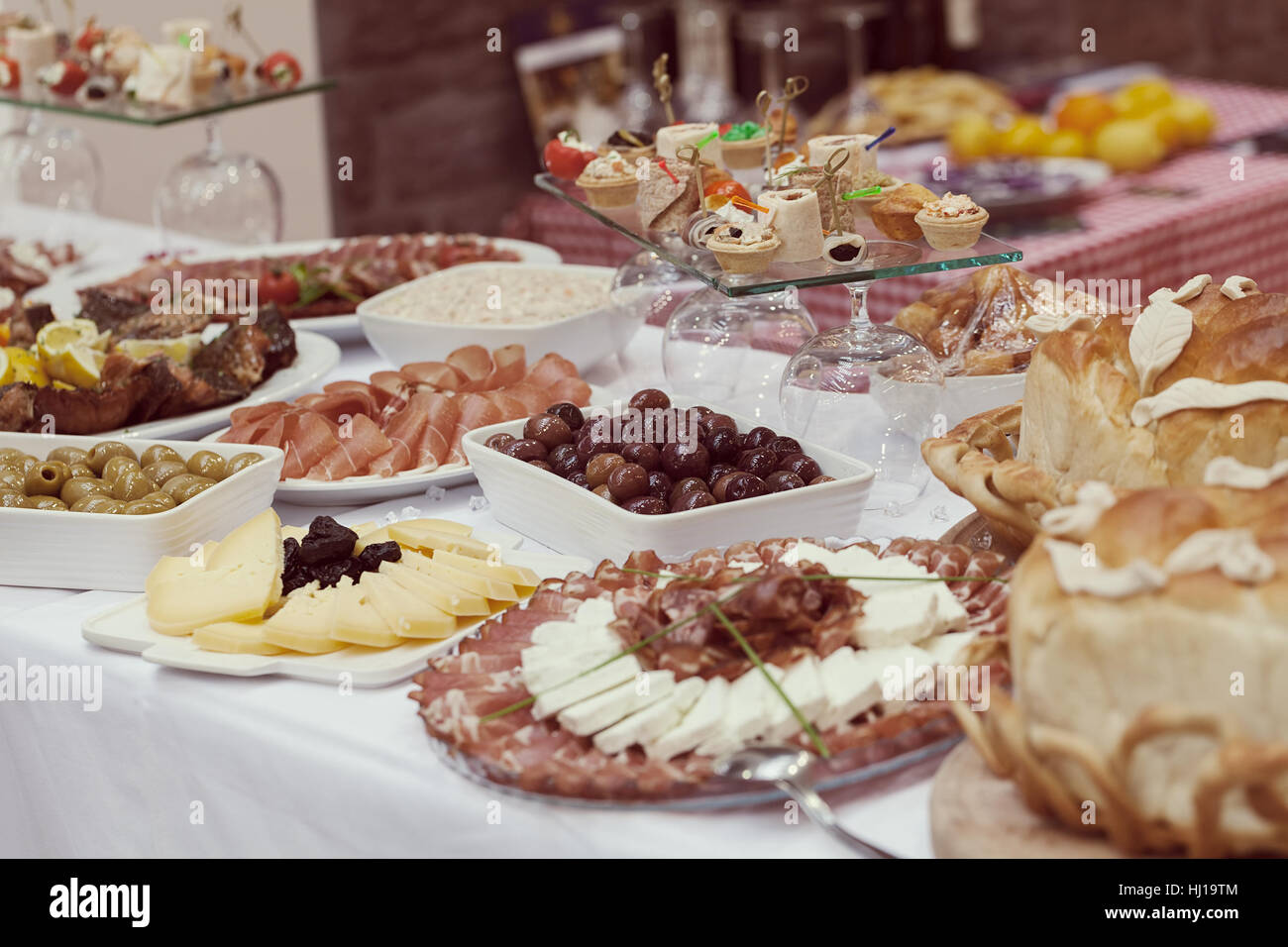 Schwedischen Tisch, geringe Schärfentiefe Hinweis dekoriert Stockfoto