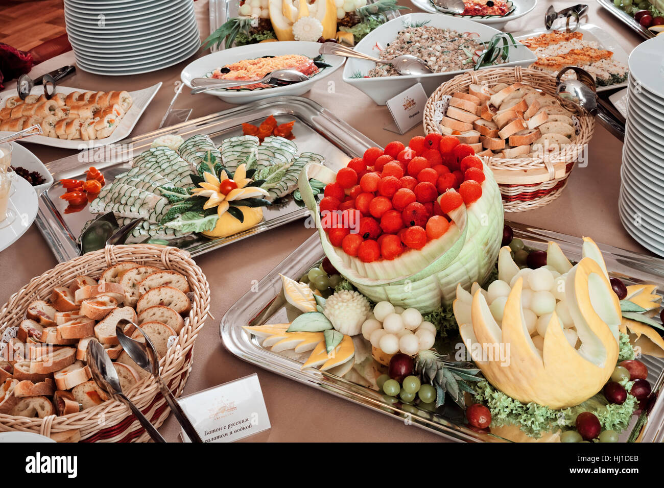 Schwedischen Tisch, geringe Schärfentiefe Hinweis dekoriert Stockfoto