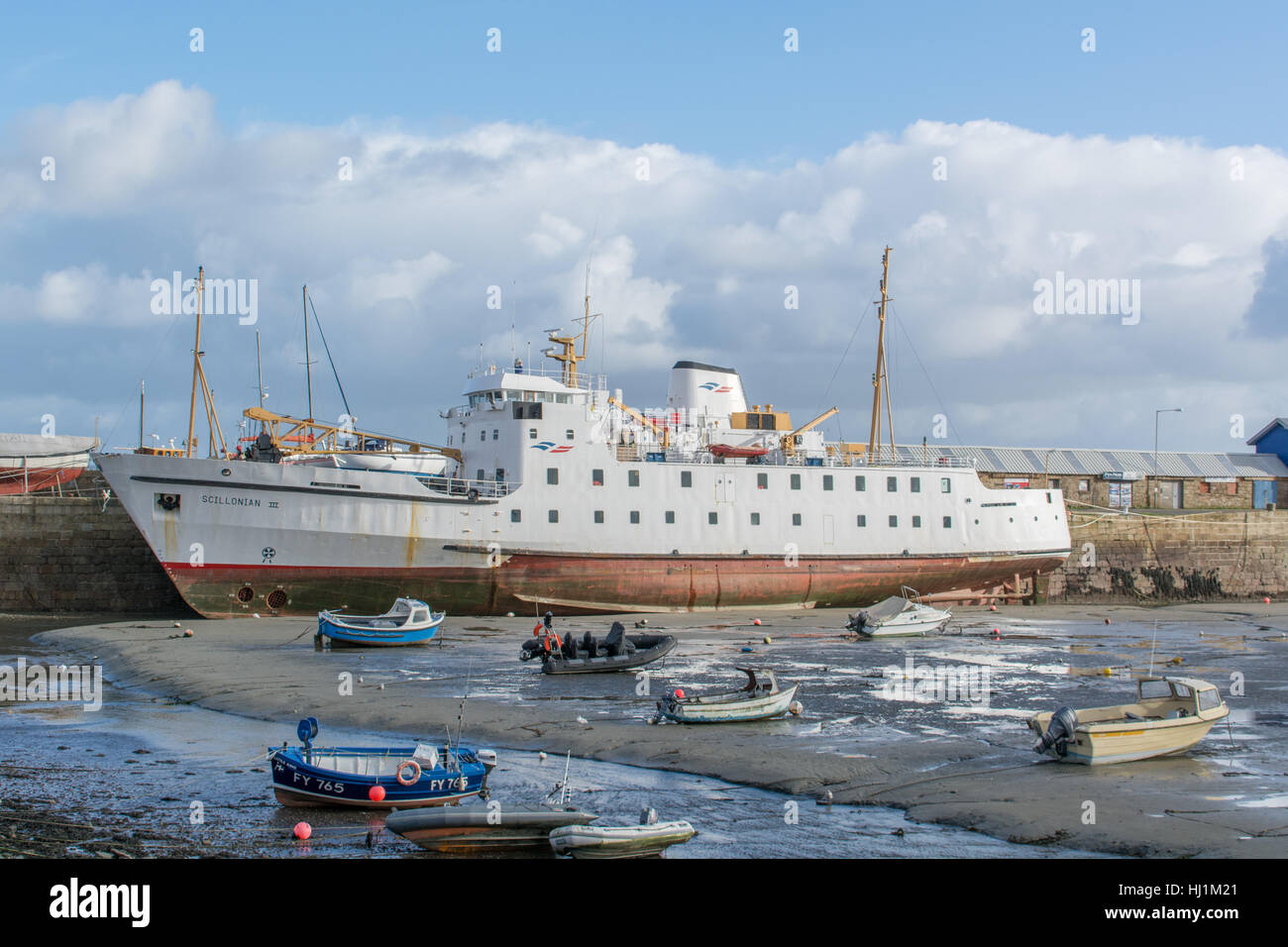 Scillonian 3 in Penzance Hafen bei Ebbe Stockfoto