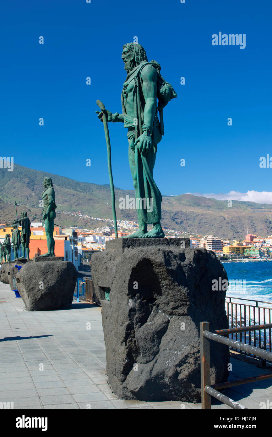 Statuen am Strand entlang in Candelaria, Teneriffa Stockfoto