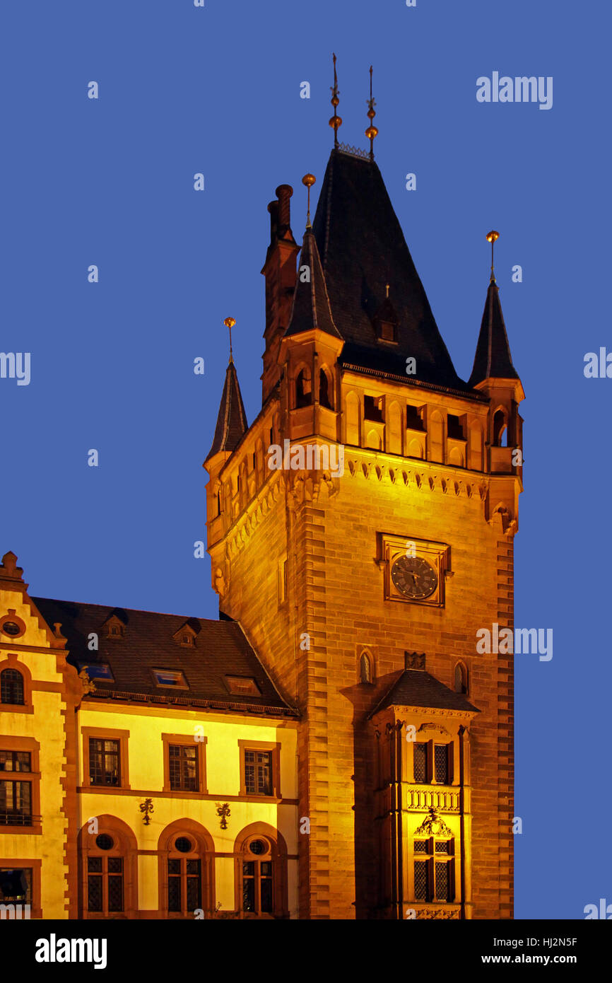 Nacht-Foto, Bergstraße, Rathaus, Schloss, Burg, blau, Turm, Stockfoto