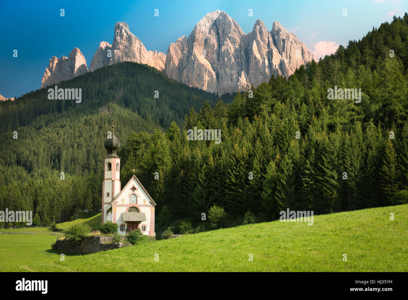 St. Johann in Val di Funes, Südtirol, Italien Stockfoto