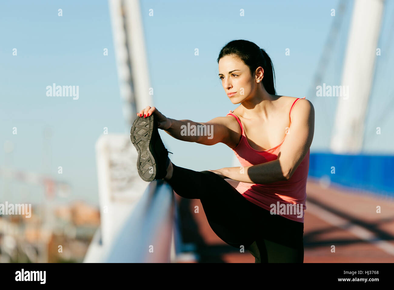 Junge Fitnesswoman Läufer Beine nachdem ausgeführt. Sport-Konzept. Stockfoto