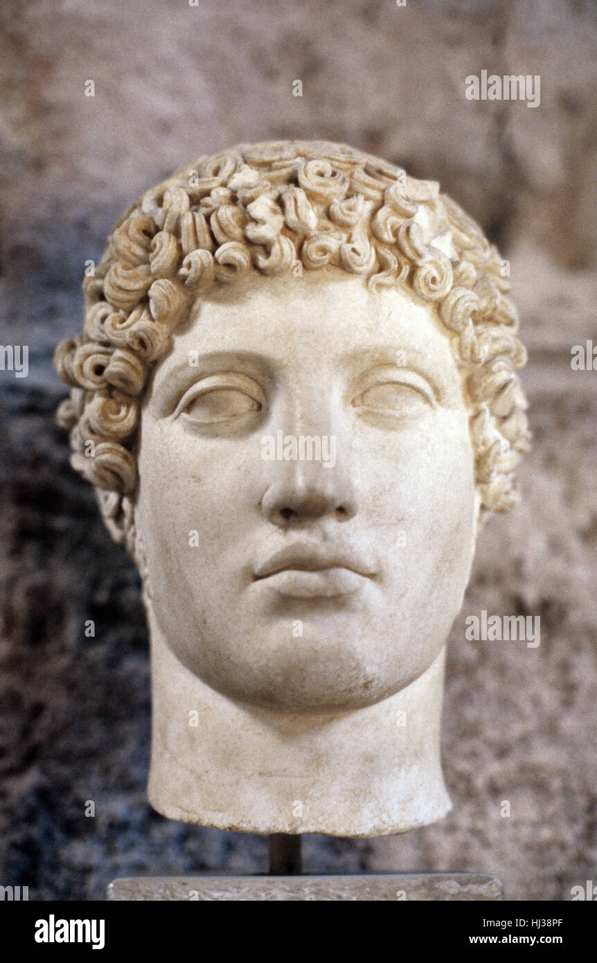 Marmorstatue oder Porträt des griechischen Gottes Hermes mit dem lockigen Haar. c2nd AD Griechisch Schnitzen von Seite, Südtürkei Stockfoto