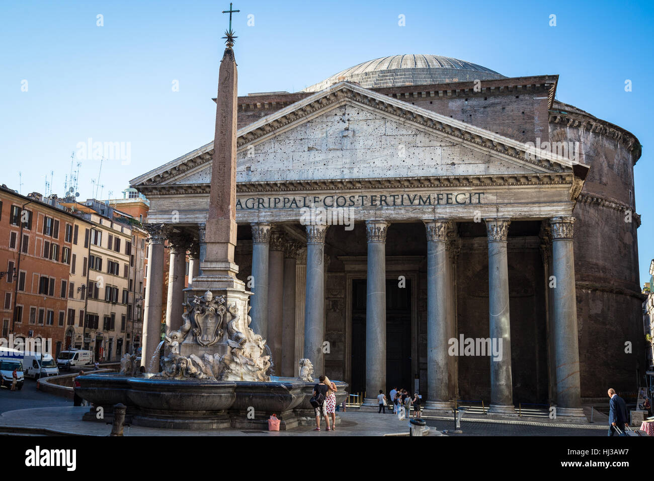 Blick auf das Pantheon in Rom an einem Sommermorgen. Stockfoto