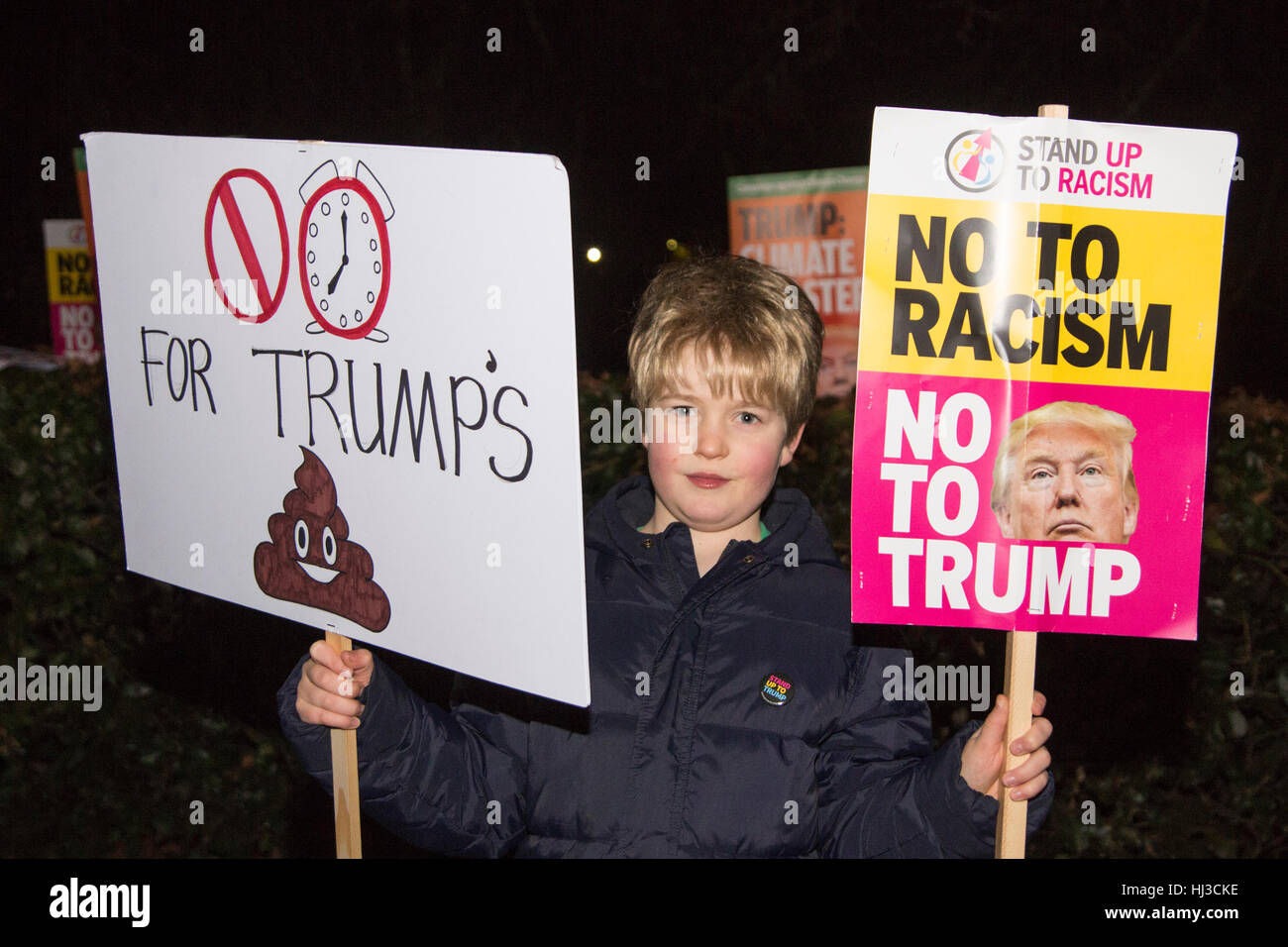 London, UK. 20. Januar 2017. Anti-Trump-Protest vor der US-amerikanischen Botschaft in Grosvenor Square nach der Eröffnung von Donald Trump als 45. Präsident der USA. Stockfoto