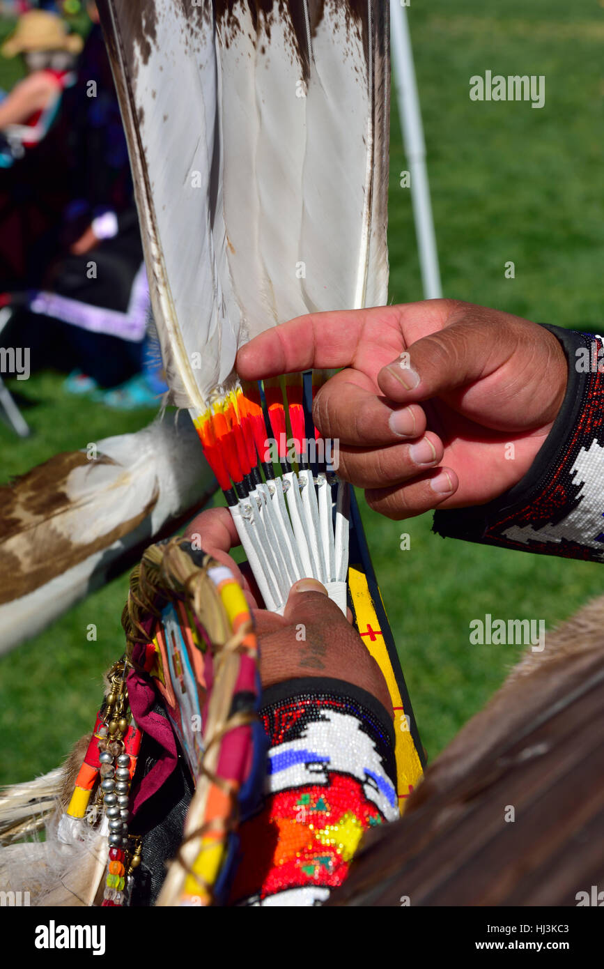 Native American Indian Navaho Nahaufnahme eines Teils der Tracht mit Federn, Inter-Tribal Pow Wow in Prescott Arizona Stockfoto