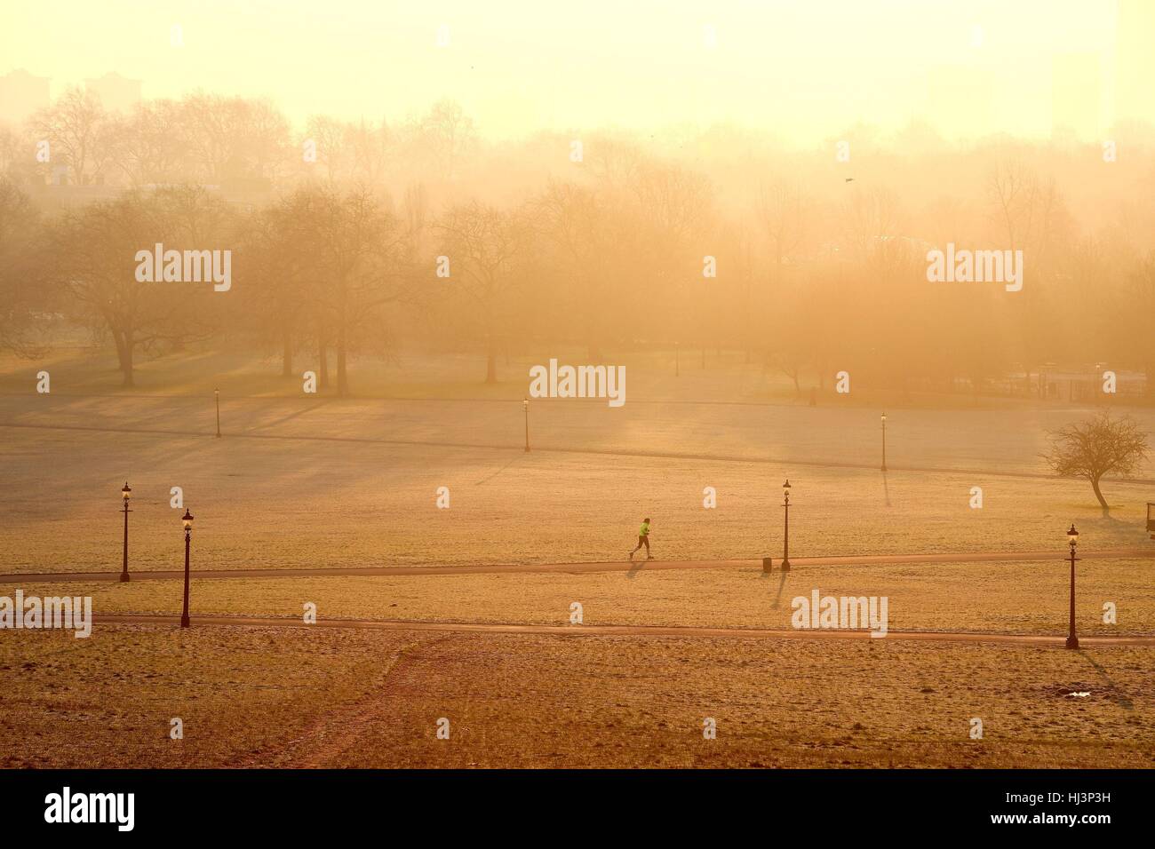 Ein frostiger Sonnenaufgang über Primrose Hill in London, als einige ländliche Gebiete sollen Tiefs von minus 7 ° C (19.4F) zu sehen, wie das winterliche Wetter laut Meteorologen weiter. Stockfoto