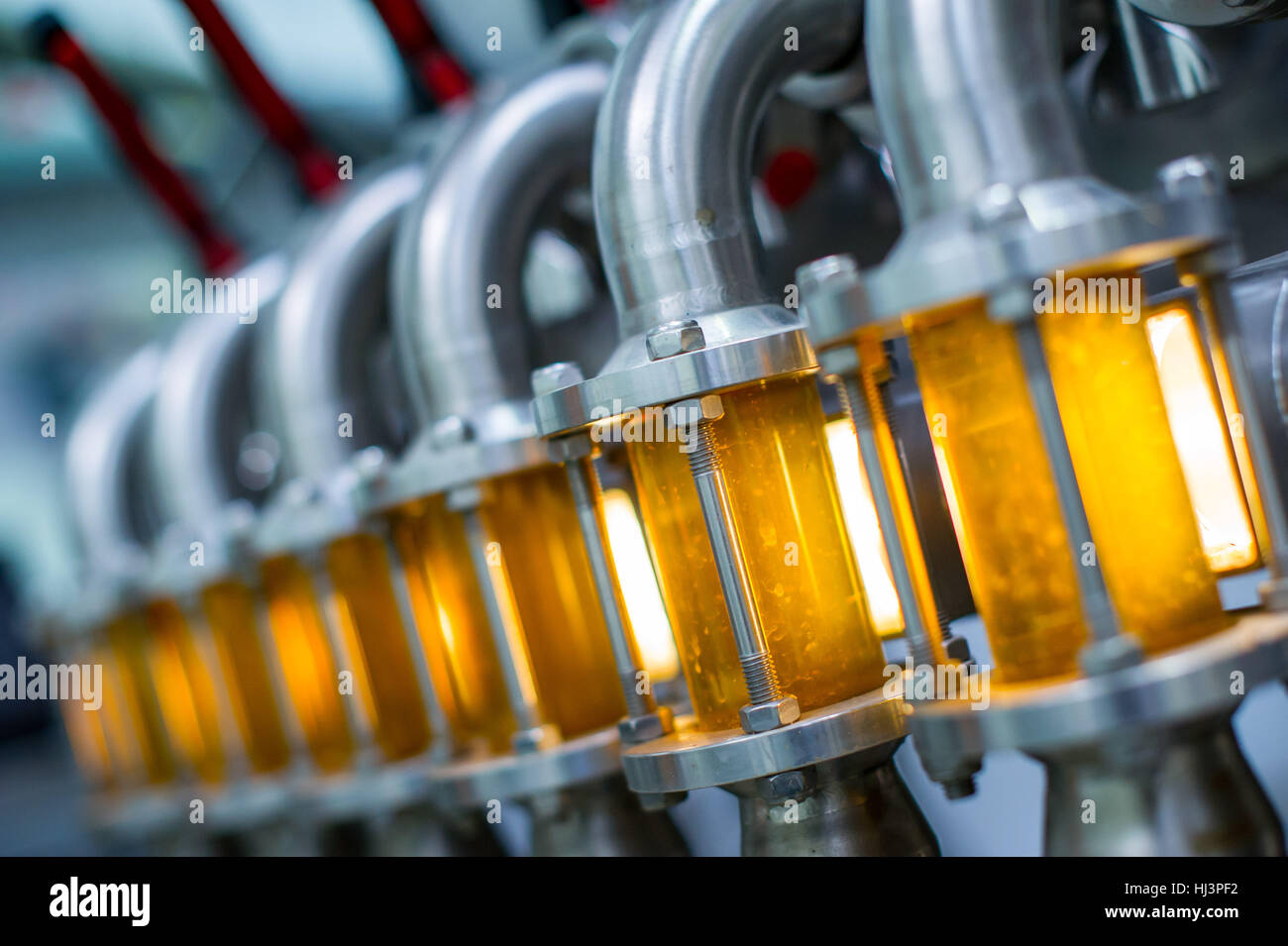 Bierbrauen Produktion in verschiedenen Stadien von Korn in die Flasche. Stockfoto