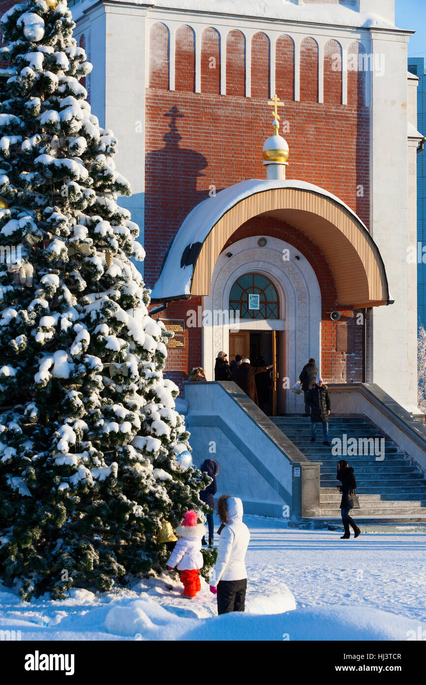 Die Geburtskirche in Nischnewartowsk Stadt im winter Stockfoto