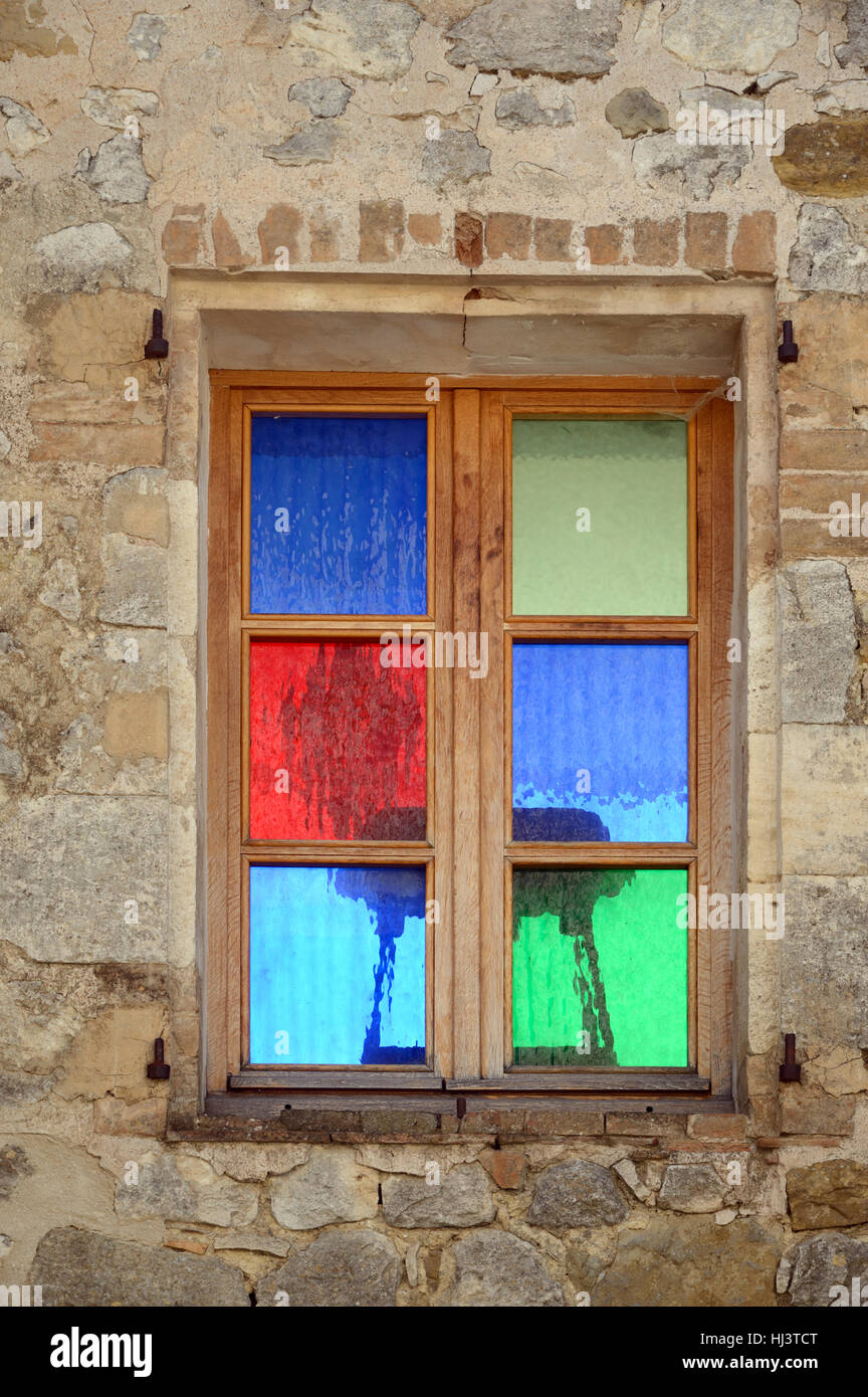 Glasmalerei-Fenster oder farbigen Glasfenster im Dorf Haus Oppedette Alpes-de-Haute-Provence Provence Frankreich Stockfoto