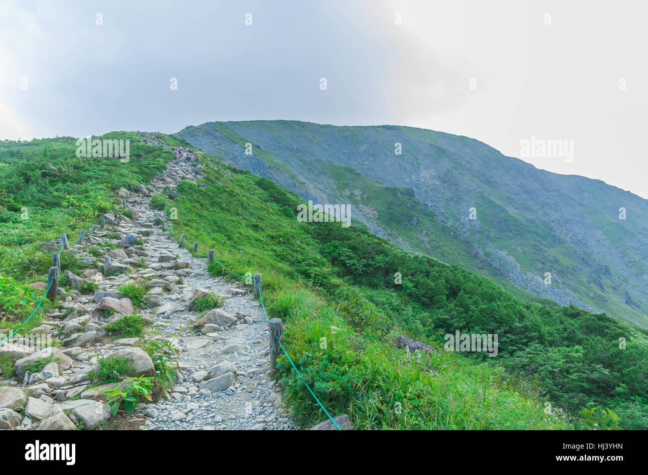 Trekking-Pfad auf Shirouma Berge in Hakuba, Nagano, Japan Stockfoto