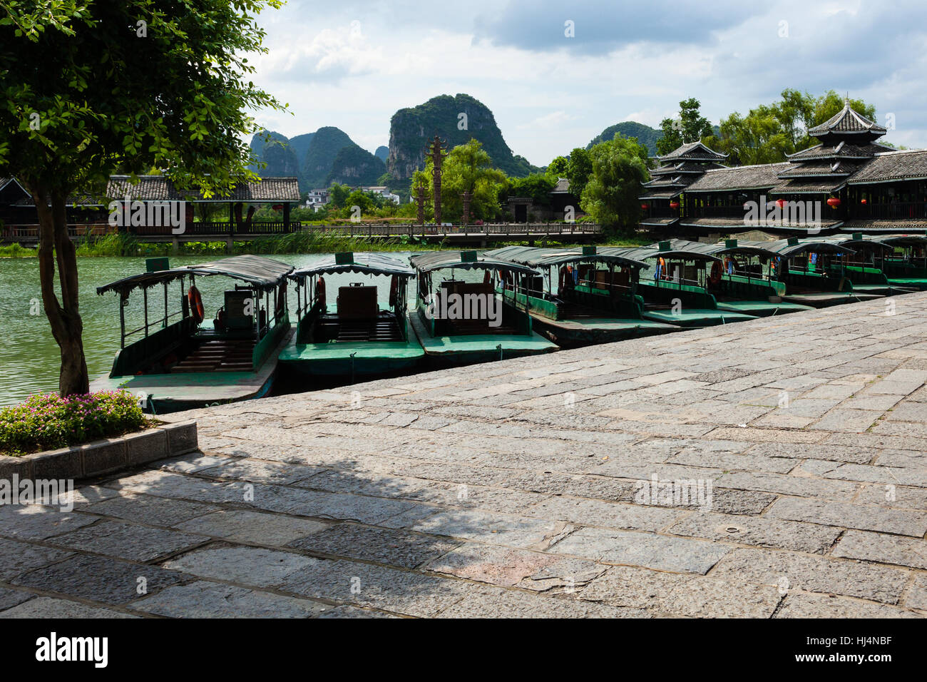 Boote auf dem Fluss Li Guilin China Stockfoto